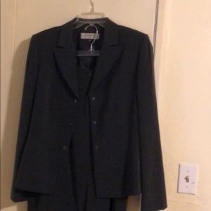 Women’s skirt and jacket suit